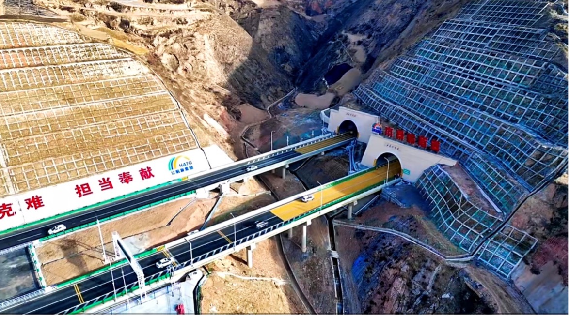 Muzhailing Tunnel on the Lanzhou-Chongqing Expressway